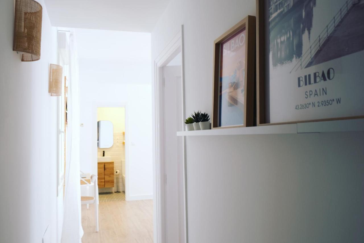 Bright And Modern Apartment In Bilbao City Center Bagian luar foto