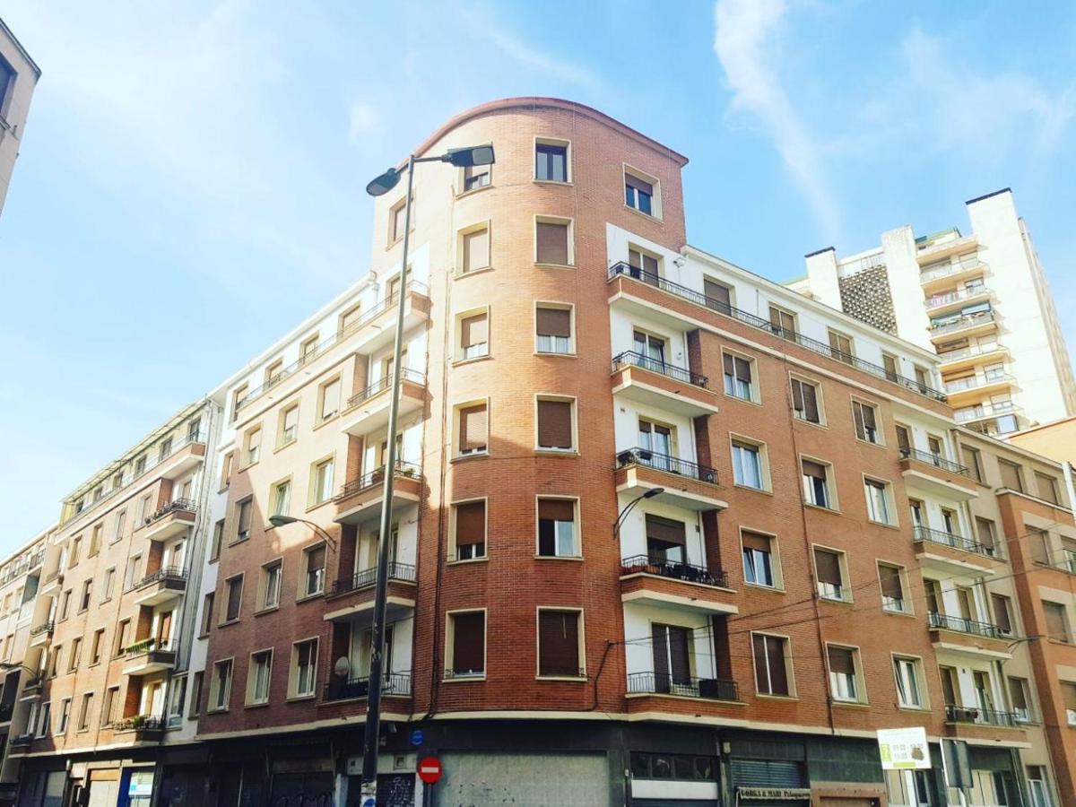 Bright And Modern Apartment In Bilbao City Center Bagian luar foto